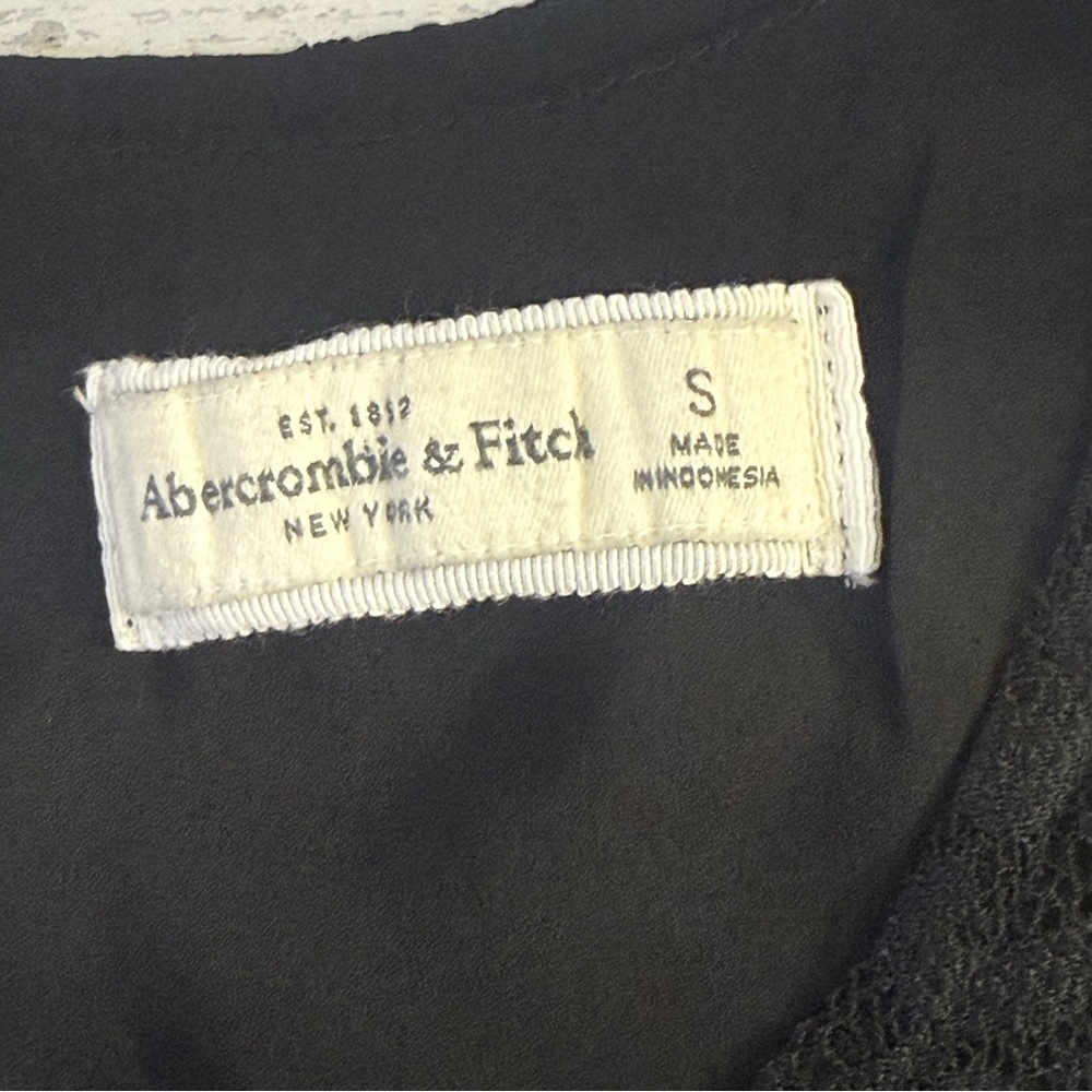Abercrombie & Fitch Black Lace Overlay Tank – Size Small - Picture 7 of 7